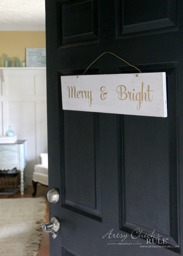 EASY DIY Merry and Bright Sign - Thrifty Makeover PERFECT FOR THE FRONT DOOR - artsychicksrule