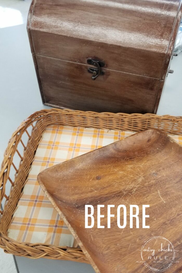 This old, dated thrift store find got a brand new look...and life! French basket tray with grain sack stripes and a Prima Design Transfer! #frenchbasket #primatransfers #primaredesign #frenchgraphic #frenchstyle #grainsackstripes