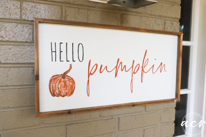 close up of hello pumpkin sign