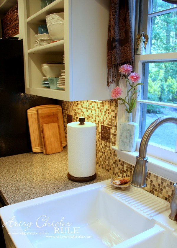 Industrial Style DIY Paper Towel Holder - So easy! - #diy #industrial artsychicksrule.com