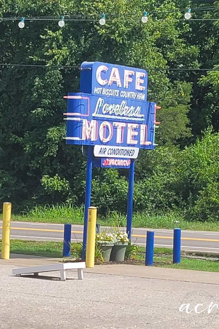 loveless cafe sign