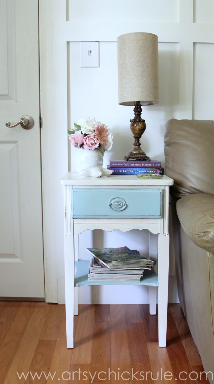Thrifty End Table Makeover (Annie Sloan Chalk Paint)