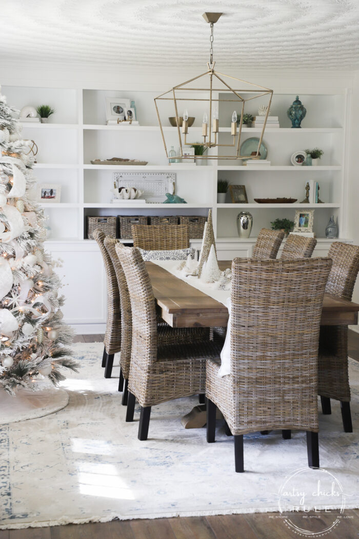 White Christmas Decor Ideas (dining room & foyer)