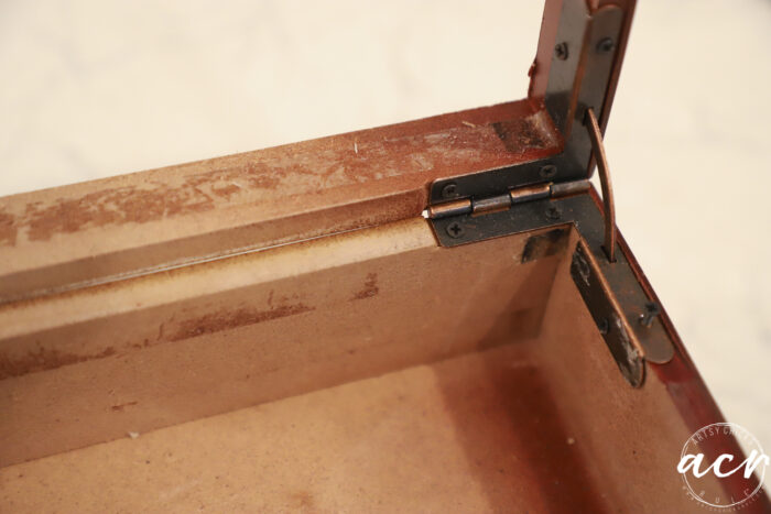 close up of corner box hinge